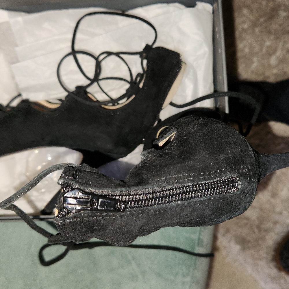 VINCE CAMUTO Suede Heels - Picture 4 of 6